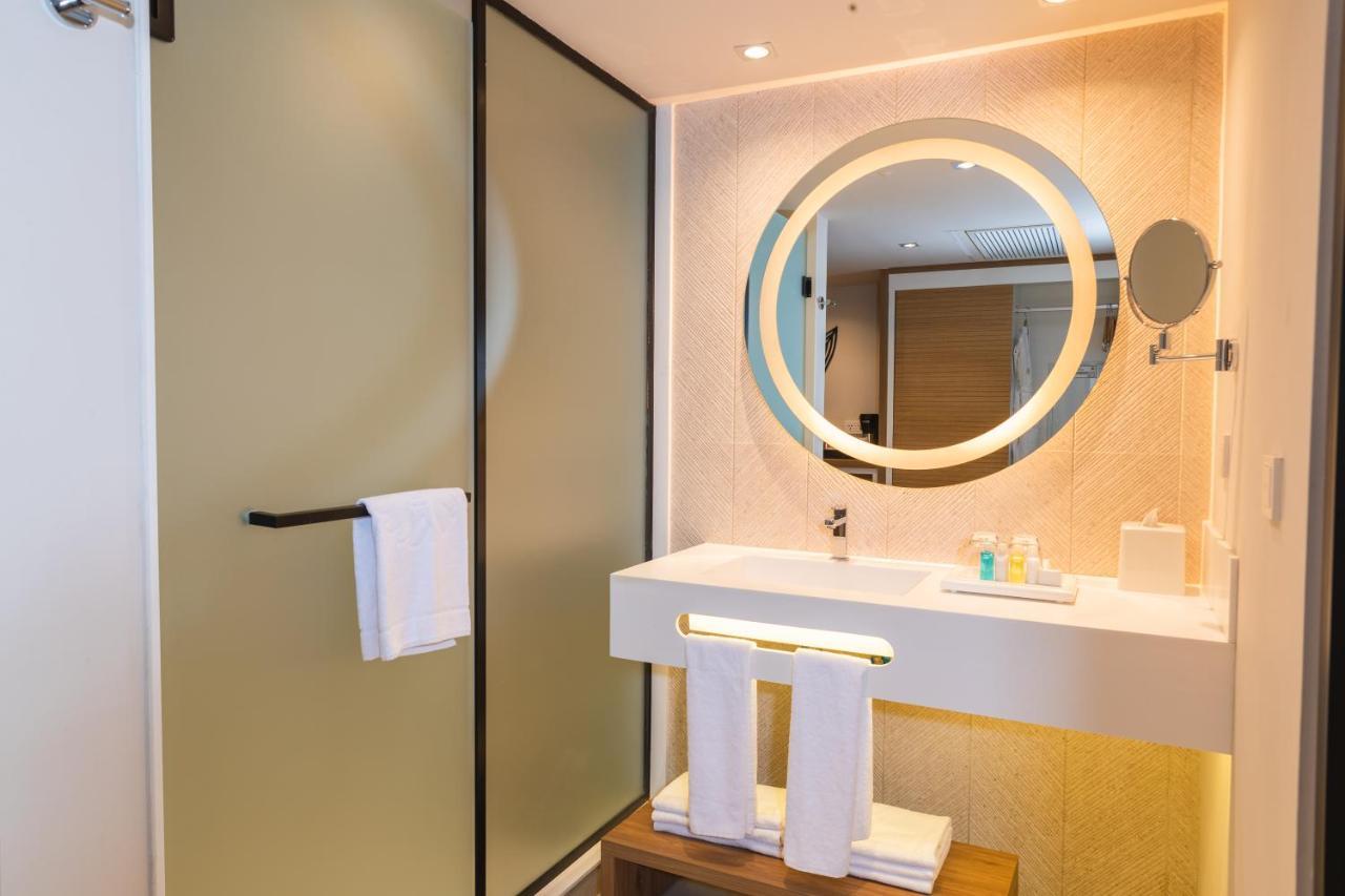 Suite Junior Deluxe avec Accès Direct à la Piscine (3 Adultes + 1 Enfant)